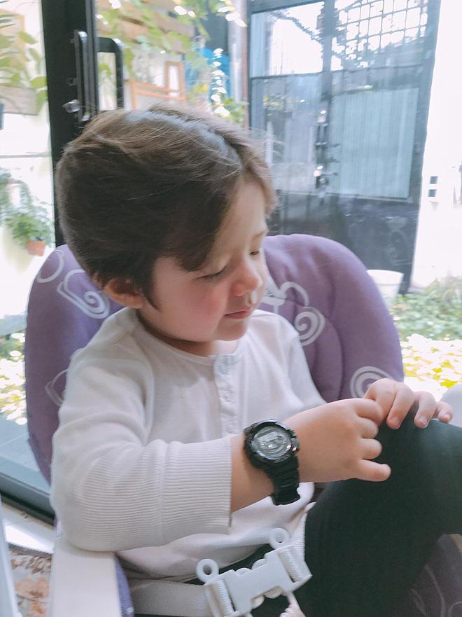 Con trai lai Tây của Elly Trần lại amp;#34;gây sốtamp;#34; dân mạng vì thần thái điềm đạm như hoàng tử - 2