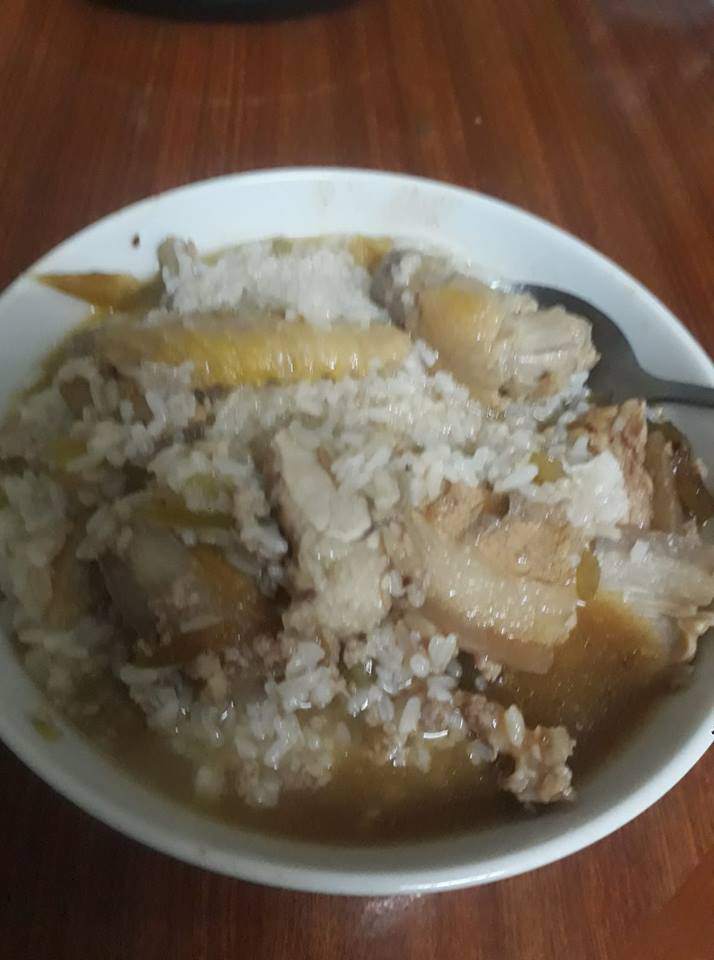 Sự thật phía sau bát cơm amp;#34;hổ lốnamp;#34; có gì trộn nấy khiến người ta nao lòng - 1