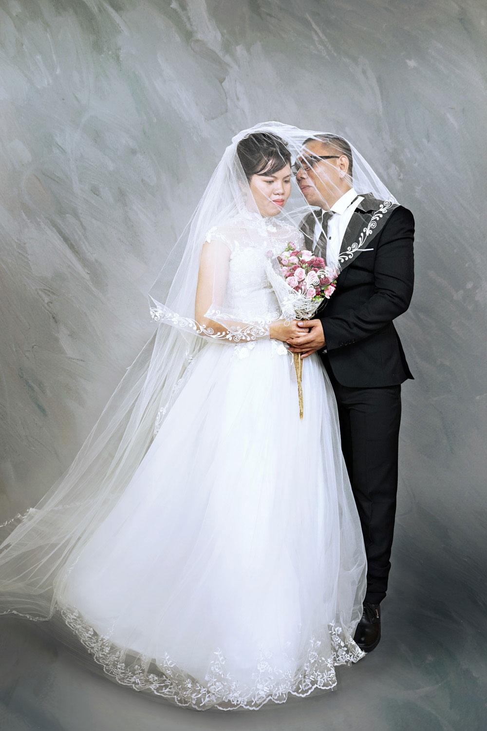 Cảm động trước bộ ảnh cưới ngập tràn hạnh phúc của 15 cặp đôi khuyết tật - 13