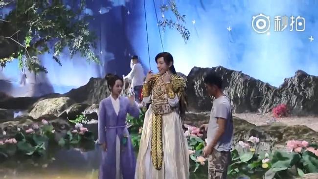 amp;#34;Cạn lờiamp;#34; với hậu trường toàn cảnh phi thân: Diễn viên hệt như... gà treo đem luộc - 3