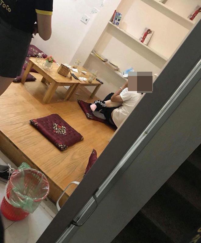 Cặp đôi ngang nhiên amp;#34;hành sựamp;#34; trong quán trà sữa, bị nhân viên bắt tại trận - 2