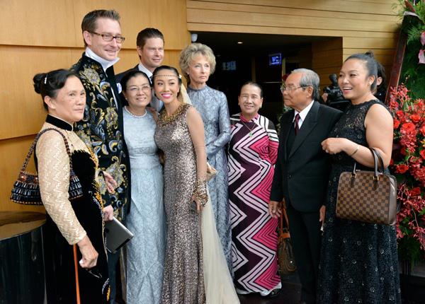 Hình ảnh bố đẻ Đoan Trang hôn lên trán con rể như trẻ thơ khiến nhiều người ngưỡng mộ - 6