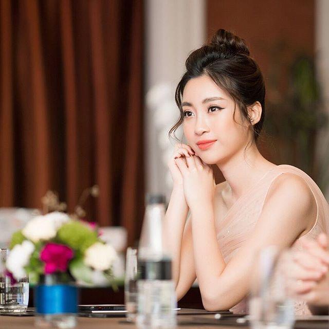 HOT: Hoa Hậu Đỗ Mỹ Linh đẹp tới mức lên báo nước ngoài, bị nhầm là người Hàn Quốc? - 1