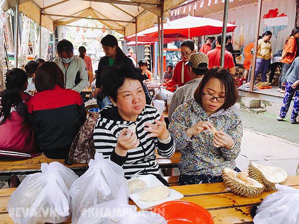 Người Sài Gòn xếp hàng ăn sầu riêng trả hạt, 9x Đắk Lắk một ngày bỏ túi 30 triệu - 9