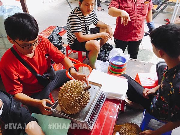 Người Sài Gòn xếp hàng ăn sầu riêng trả hạt, 9x Đắk Lắk một ngày bỏ túi 30 triệu - 8