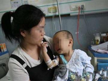 Con hơn 18 tháng chưa biết đi, mẹ rụng rời vì phát hiện tội ác của người giúp việc