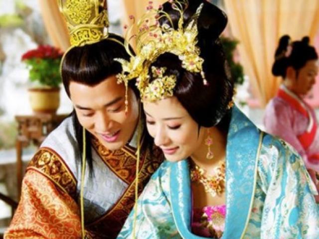 Mối tình điên loạn giữa Hoàng đế và vú nuôi già chấn động chốn thâm cung