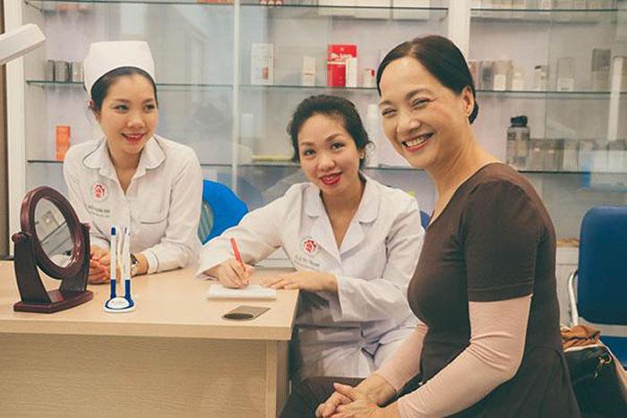 Cấy mỡ ở bụng rồi tiêm lên mặt, da được trẻ hóa vĩnh viễn, thực hư ra sao? - 2