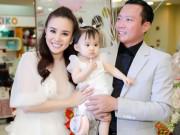 Giải trí - Chồng đại gia của Vy Oanh hiếm hoi xuất hiện bên vợ, khoe hai con giống hệt bố