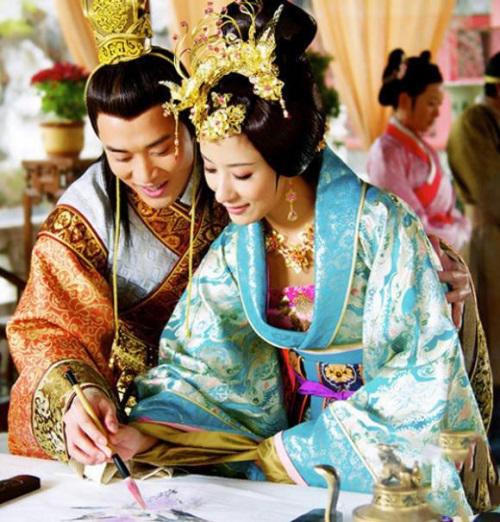 Mối tình điên loạn giữa Hoàng đế và vú nuôi già chấn động chốn thâm cung - 2