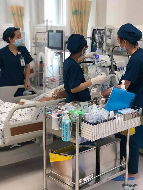 Sốc: Bé gái 10 tháng tuổi thủng thực quản, phổi kháng tất cả kháng sinh - 2