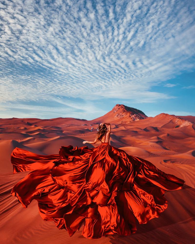 Địa điểm: Hoang mạc Rub Al-Khali, Các Tiểu vương quốc Ả Rập Thống nhất. Người mẫu: Gizem

