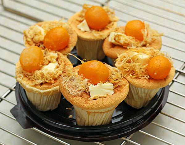 Cách làm bánh bông lan trứng muối mềm thơm, ngon ngậy, ăn là mê - 13