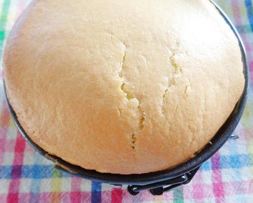 Cách làm bánh bông lan trứng muối mềm thơm, ngon ngậy, ăn là mê - 8