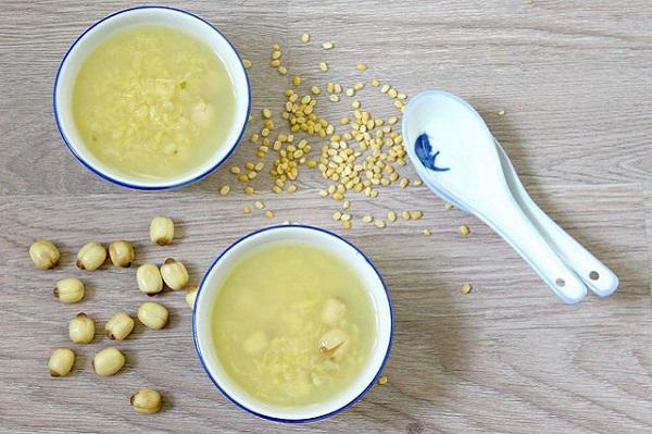 Chị em “bỏ túi” cách nấu chè hạt sen đậu xanh thanh mát, bổ dưỡng cho cả nhà - 1
