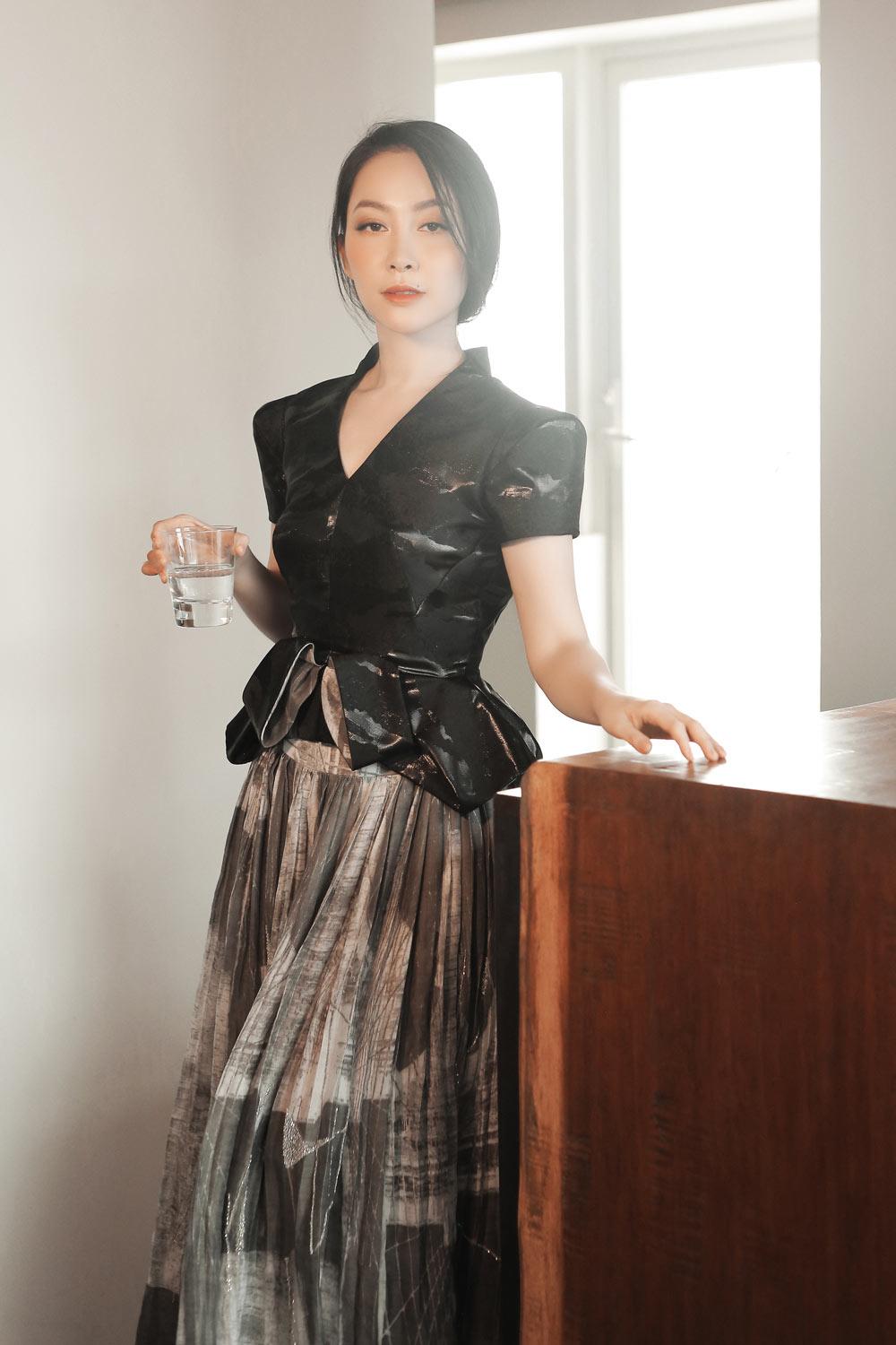 Linh Nga đẹp nao lòng với những thiết kế cứu cánh cho những cô nàng amp;#34;mông lépamp;#34; - 11