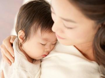 Không ngủ cùng cha mẹ trong 3 năm đầu đời, trẻ dần thành người xa lạ