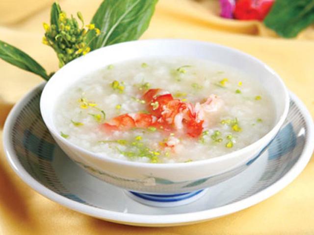Cách nấu cháo tôm cho bé đơn giản mà ngon