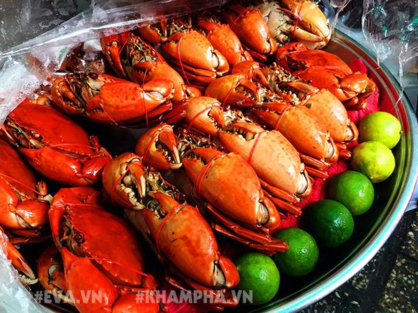 Choáng váng cảnh chen lấn giành giật mua amp;#34;mâm cua dì Baamp;#34; ở Sài Gòn, 10 phút bán 30kg - 4