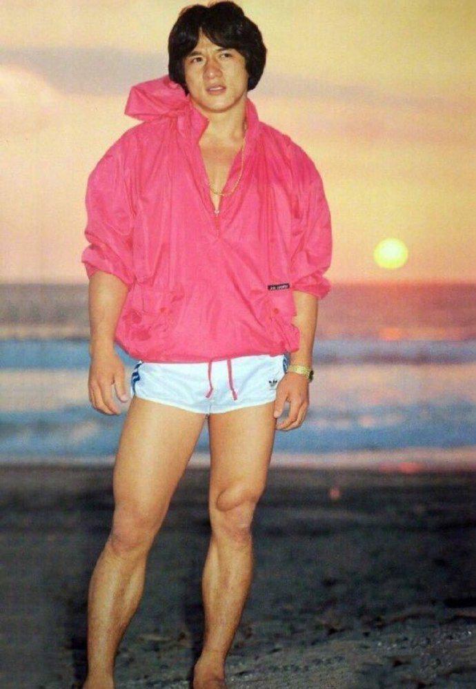 Hài nhưng có thật: Thành Long đích thị là amp;#34;bố giàamp;#34; thời trang đi trước cả chị em - 9