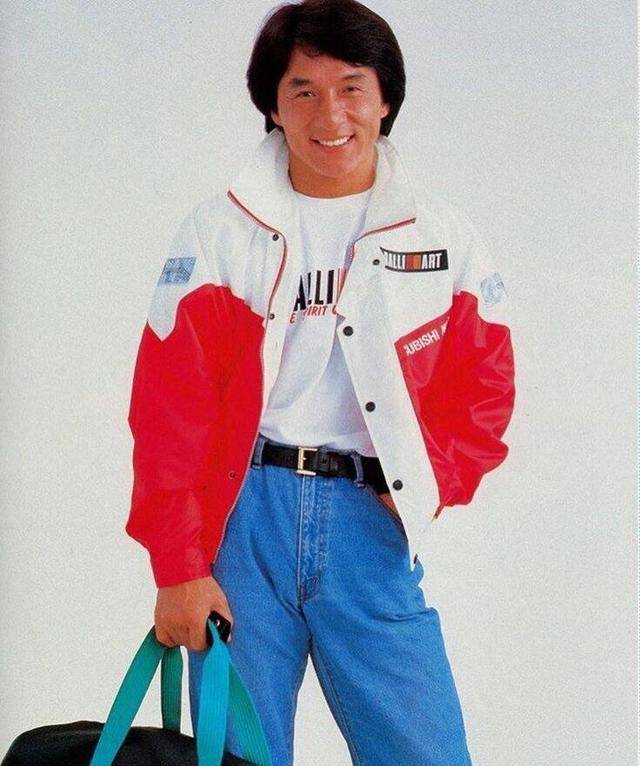 Hài nhưng có thật: Thành Long đích thị là amp;#34;bố giàamp;#34; thời trang đi trước cả chị em - 11