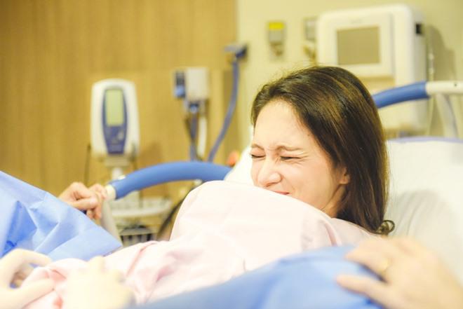 6 sao Việt nổi tiếng vật vã, la hét với cơn đau đẻ trên truyền hình - 6