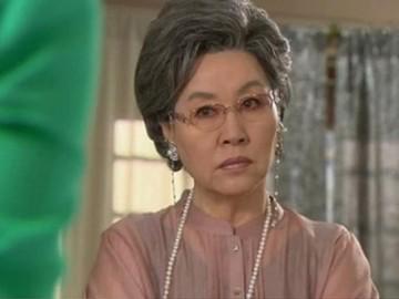 Cưới cả năm chưa có con, sốc nặng với lý do ngày ngày mẹ chồng đều tụng kinh gõ mõ