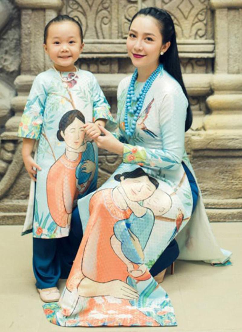 Linh Nga rất thích những trang phục mang đậm giá trị văn hoá dân tộc. 
