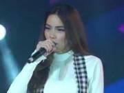 Giải trí - Clip: Hồ Ngọc Hà "ghi điểm" vì xin ngừng hát để kiểm tra tình hình đám cháy