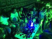 Eva tám - Đi karaoke cùng mà bạn chồng gọi "gái ngành" vào chọc tức, vợ trẻ xử lý vô cùng cao tay