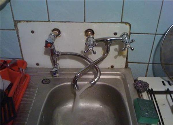 Cận cảnh chiếc vòi nước amp;#34;ngược đờiamp;#34; nhất quả đất khiến người ta chỉ xem cũng muốn... phát điên - 11