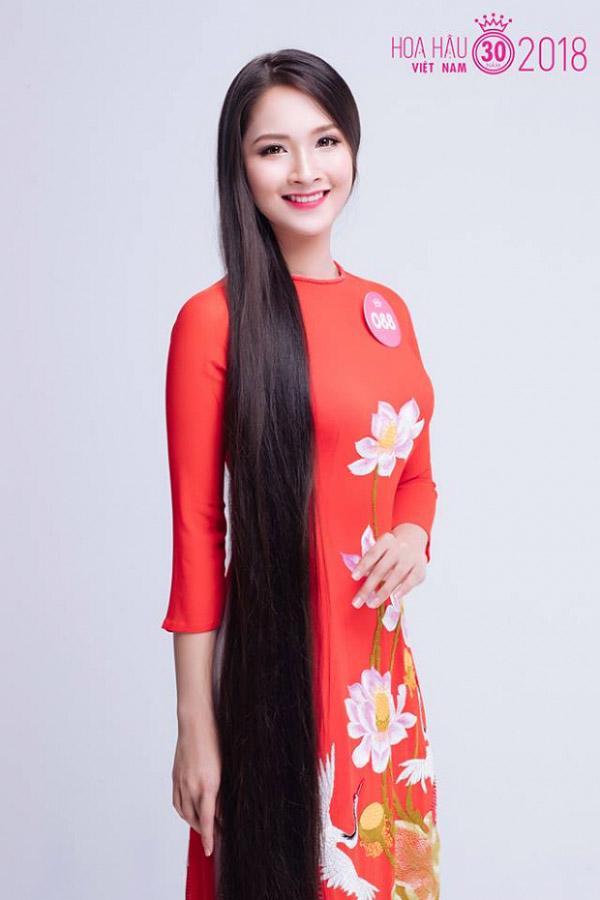 Người đẹp Hoa hậu Việt Nam xõa tóc dài 1,4 m diễn thời trang - Đời sống Sao