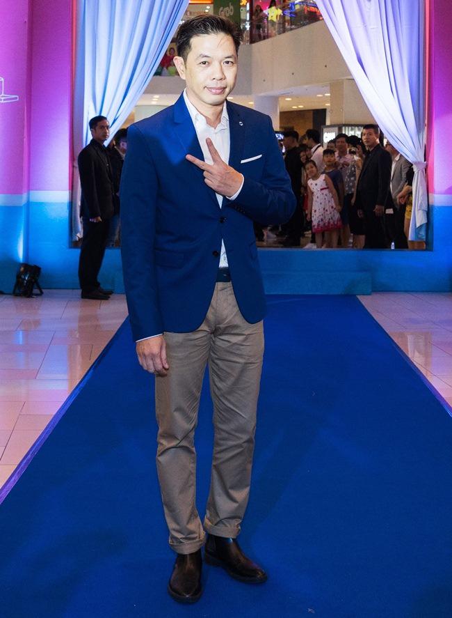 Hứa Vĩ Văn ân cần nâng váy cho người đẹp Phương Anh Đào ngay trong họp báo - 4