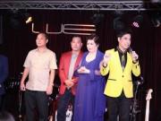 Giải trí - Mẹ 74 tuổi cảm động nhìn Ngọc Sơn và 2 em trai hát tặng ngày sinh nhật