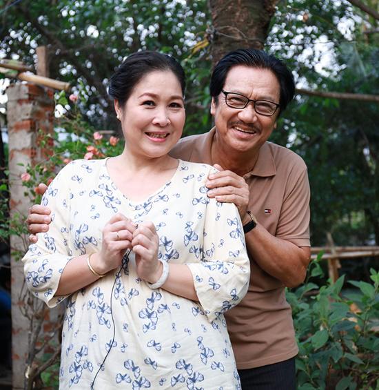 Ngắm loạt khoảnh khắc amp;#34;tình bể bìnhamp;#34; của vợ chồng NSND Hồng Vân trong Gạo Nếp Gạo Tẻ - 8
