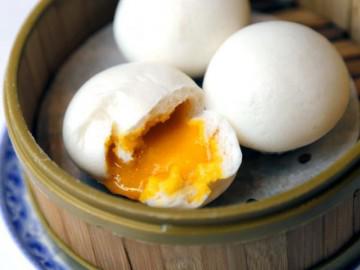 Cách làm bánh bao kim sa xốp ngoài, trong tan chảy ai thấy cũng thèm