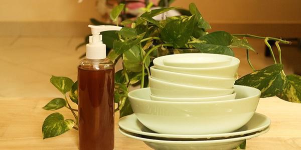 chang toi gi ton tien mua hoa chat, tu che ngay 5 loai nuoc rua bat re lai cuc sach - 1