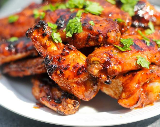 Cách làm gà nướng mật ong kiểu này chín xong là ăn hḗt ngay - 1
