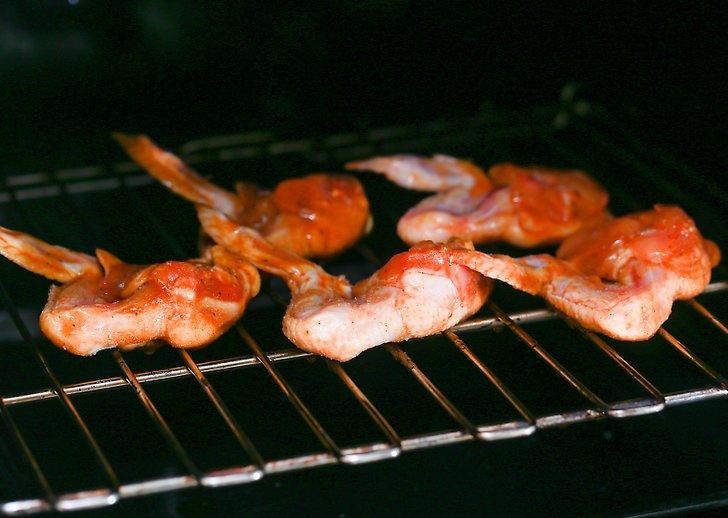 Cách làm gà nướng mật ong kiểu này chín xong là ăn hḗt ngay - 4