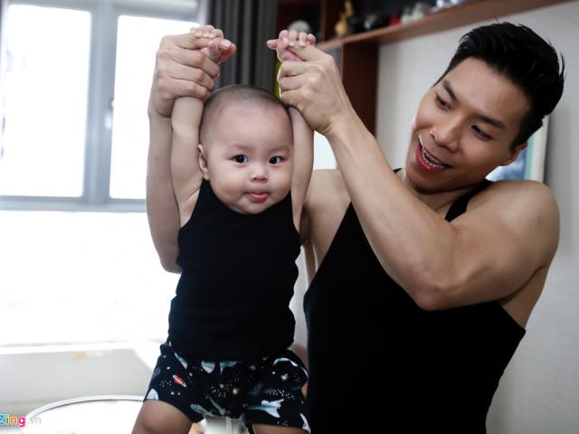 Bị bố dụ ăn chanh, con trai Quốc Nghiệp biểu cảm cực đáng yêu