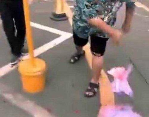 Thiếu gia lái Lamborghini chặn đường gái xinh tỏ tình... và cái kết đắng ngắt - 3