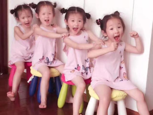 4 bé gái sinh tư quá đáng yêu khiến mẹ bỉm sữa muốn đẻ liền