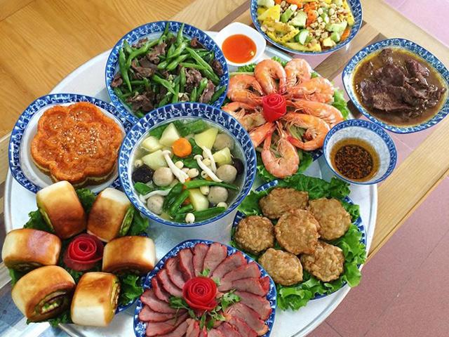 Chị em chia sẻ mâm cỗ cúng Rằm tháng 7 xôn xao mạng xã hội