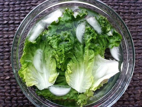 tiec bo rau heo quat, ba me mang ve "bien" thanh rau tuoi nhu moi chi voi 1 coc nuoc - 3