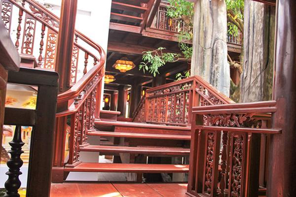 doc nhat vo nhi: nha 5 tang lam toan bang go quy cua ong lao 73 tuoi tai ha tinh - 3