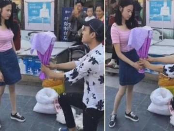 Cầu hôn bạn gái bằng cóc ghẻ, chàng trai nhận cái kết đắng