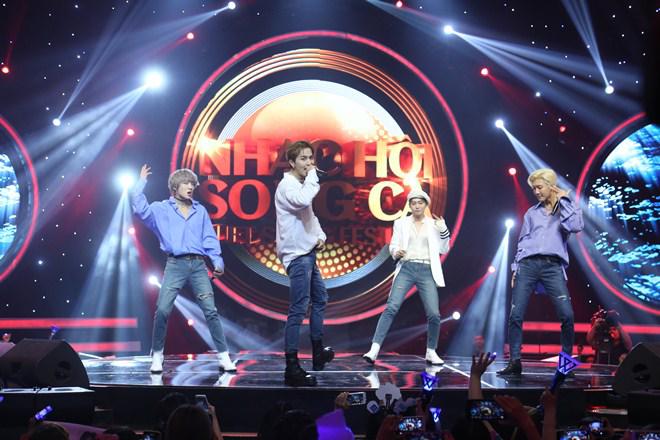 Vicky Nhung và chàng sinh viên amp;#34;ẵmamp;#34; 600 triệu đồng vì giành ngôi Quán quân show truyền hình - 15