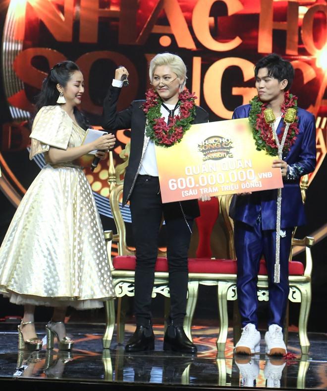Vicky Nhung và chàng sinh viên amp;#34;ẵmamp;#34; 600 triệu đồng vì giành ngôi Quán quân show truyền hình - 2