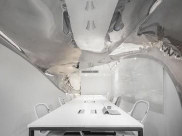 Không ngờ tầng trệt chung cư cũ kỹ có ngày thành văn phòng đẹp như mơ thế này