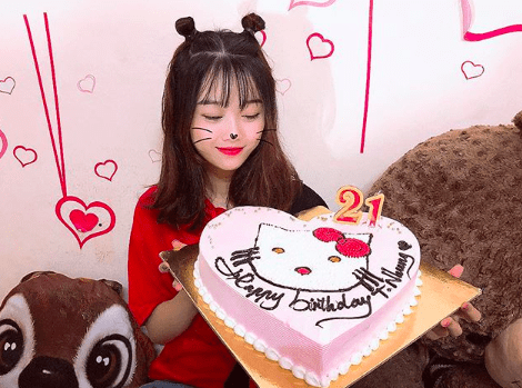 Ít ai biết về bạn gái 3 năm của Văn Toàn: Mắt to tròn, mặt xinh xắn như hotgirl! - 10
